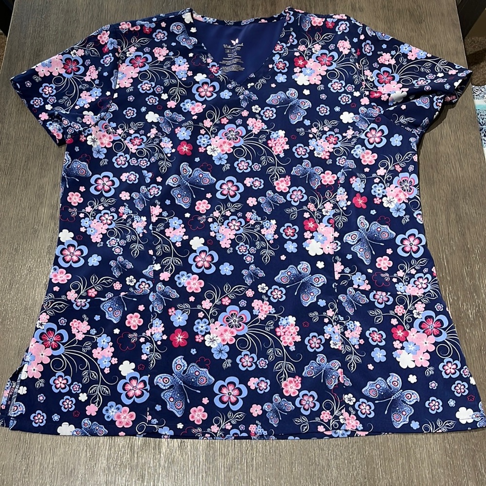 Scrub Top be Willow Brook Large